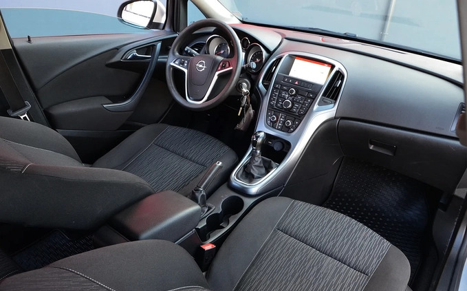 Opel Astra cena 25900 przebieg: 172000, rok produkcji 2016 z Tczew małe 29